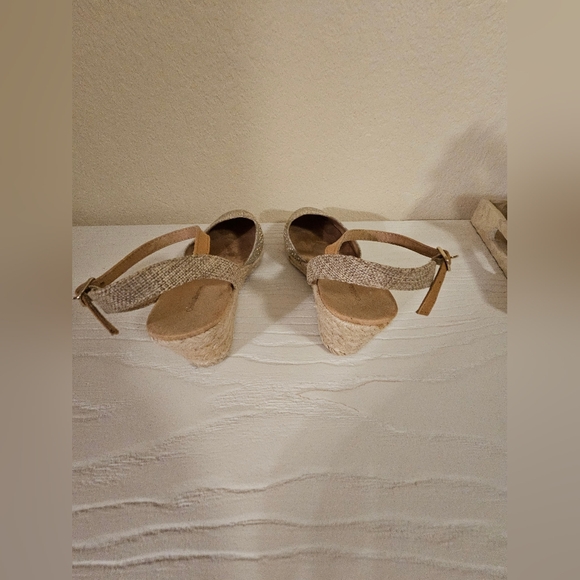 SOLD.Croft & Borrow Tan  Wedge Sandals Size 10. - Picture 5 of 8